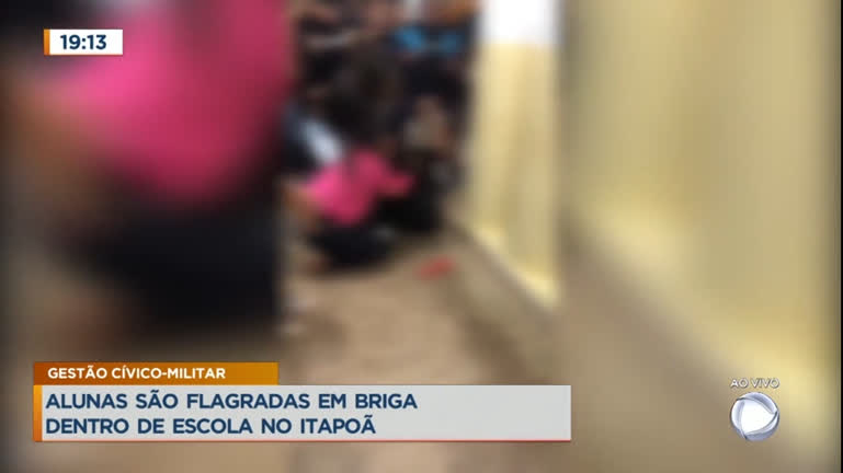 Vídeo: Alunos são flagradas em briga dentro de escola no Itapoã