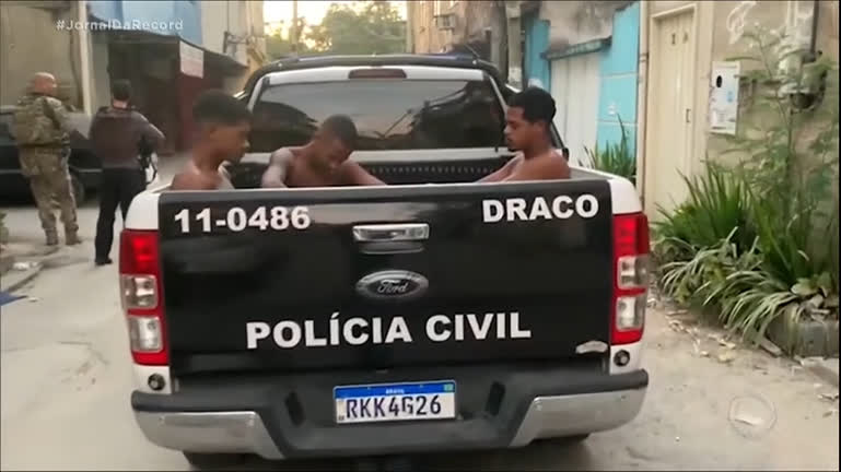 Vídeo: Um homem morre e três são presos durante operação contra milícias na zona oeste do RJ