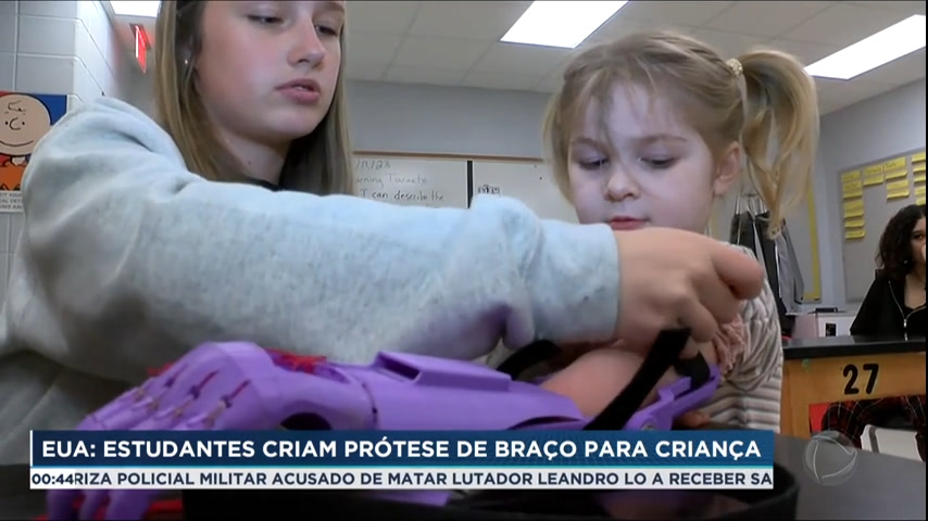 Vídeo: Estudantes criam prótese de braço com impressora 3D para filha de professora