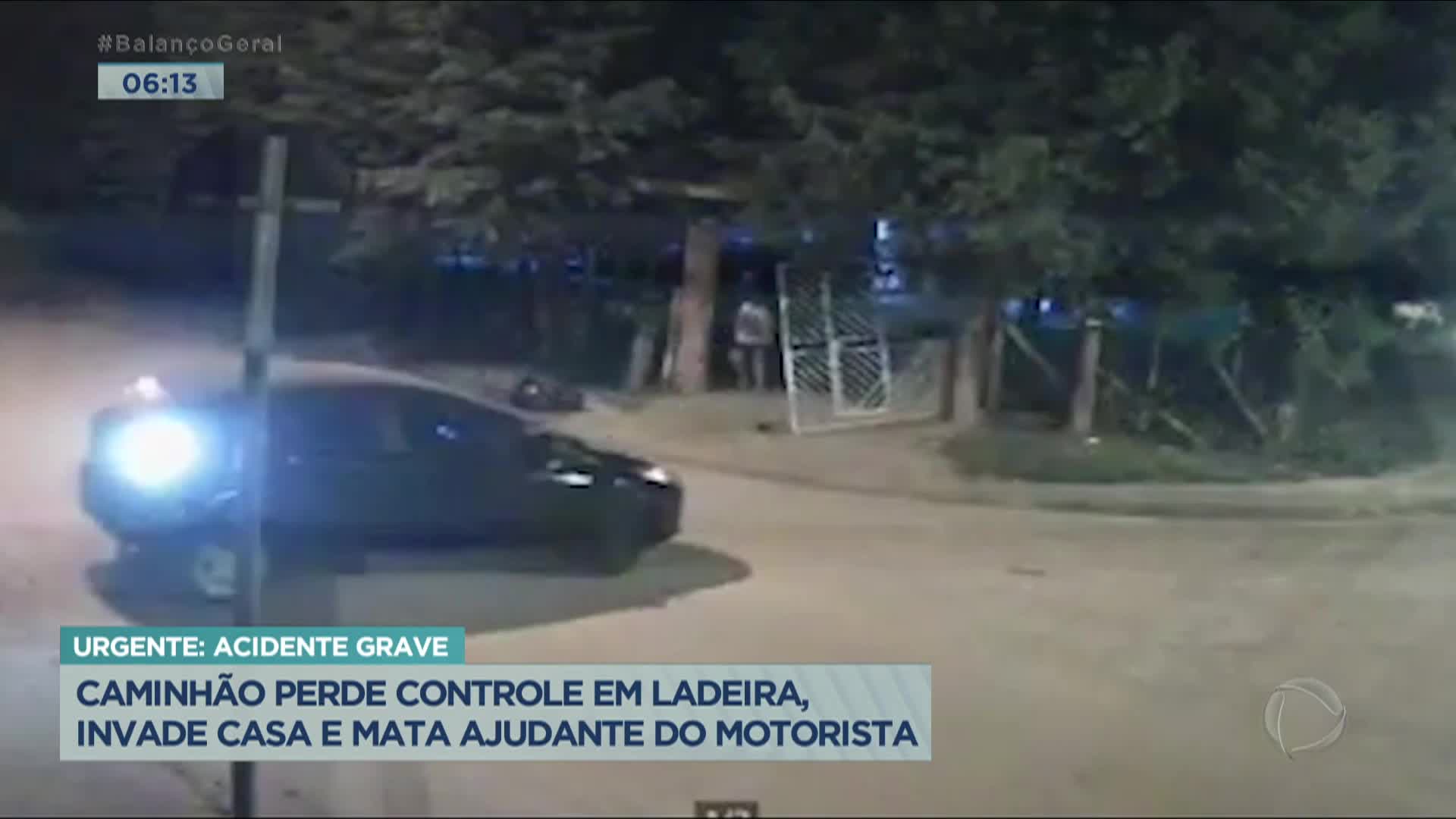 Vídeo: Mulher tenta impedir roubo de carro e é atropelada