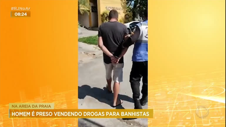 Vídeo: Polícia Militar prende homem vendendo drogas em praia, na zona oeste do Rio
