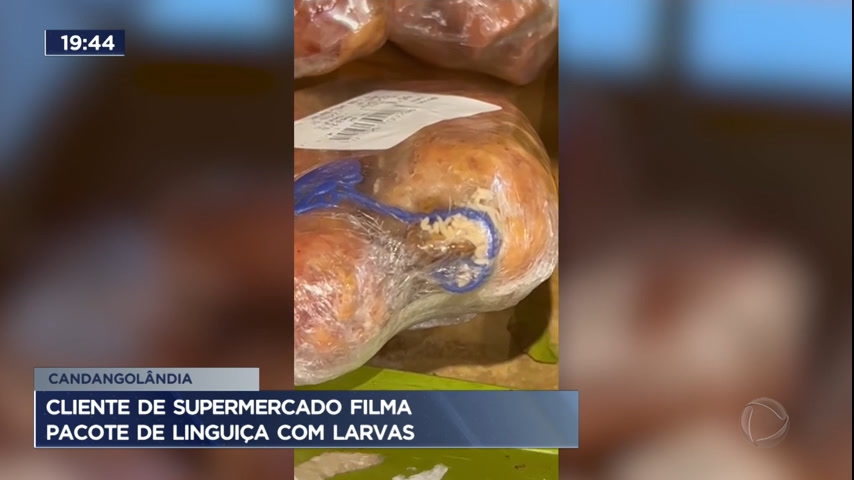 Vídeo: Cliente de supermercado filma pacote de linguiça com larvas