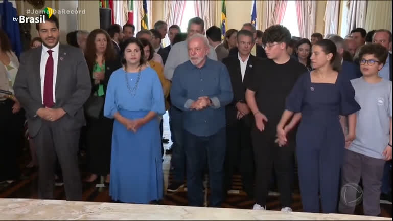 Vídeo: Lula assina acordo com o governo de Pernambuco para gestão compartilhada de Fernando de Noronha
