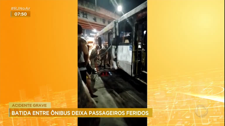 Vídeo: Acidente entre dois ônibus deixa feridos na avenida Brasil