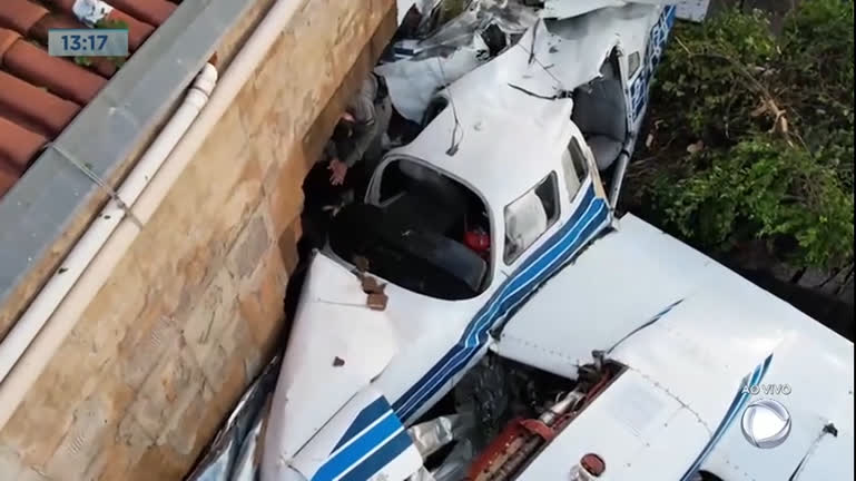 Vídeo: Duas pessoas morrem e quatro ficam feridas após avião cair em Goiânia