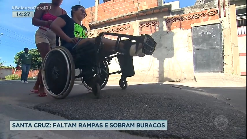 Vídeo: Cadeirantes sofrem com buracos nas ruas de Santa Cruz