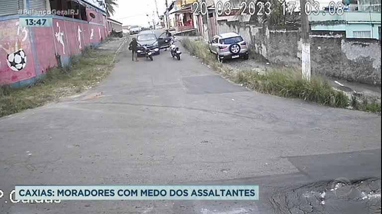 Vídeo: Circuito de segurança flagra ação de assaltantes em Duque de Caxias
