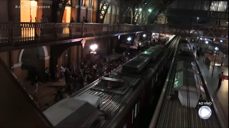 Vídeo: Metroviários analisam proposta do Ministério Público do Trabalho para decidir fim da greve