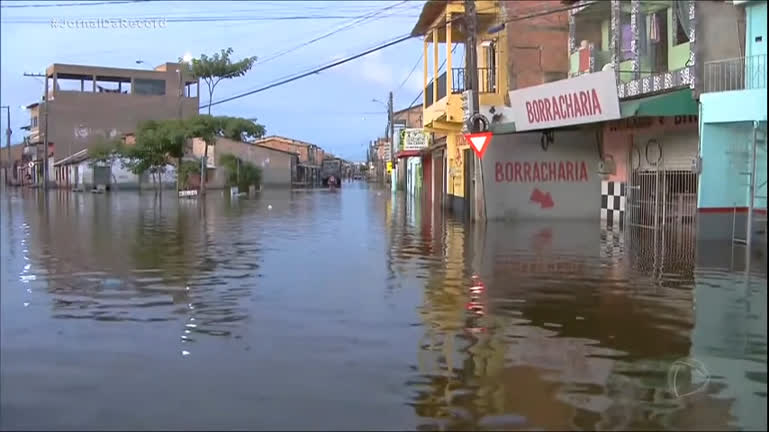Vídeo: Força-tarefa composta por militares e servidores trabalha para realizar resgates em Marabá (PA)