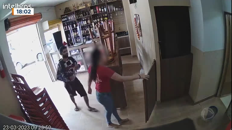 Vídeo: Homem é preso após dar nove facadas na ex-namorada no DF