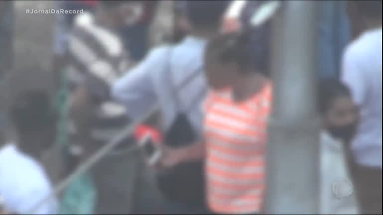 Vídeo: Cobiçado pelo crime, celular é vendido em feiras e no comércio ilegal após roubo em SP