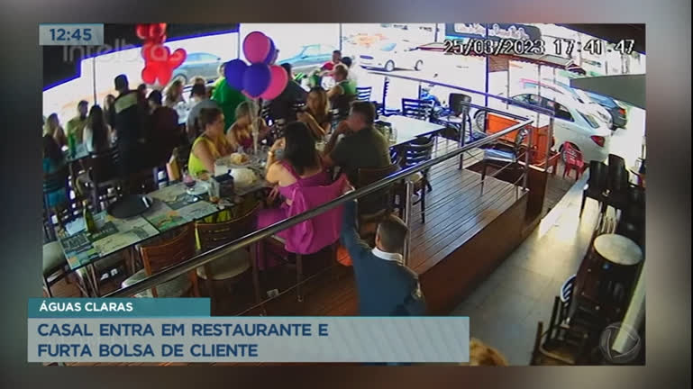 Vídeo: Casal entra em restaurante de Águas Claras e furta bolsa de cliente