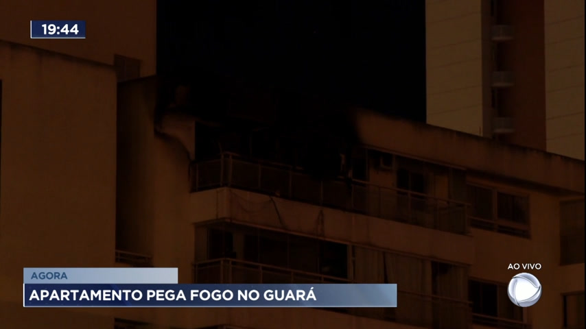Vídeo: Corpo de Bombeiros controla incêndio em prédio do Guará