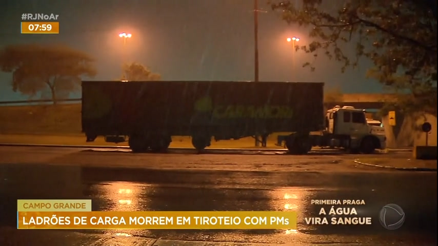 Vídeo: Criminosos são mortos após tentativa de roubo de carga na zona oeste do Rio