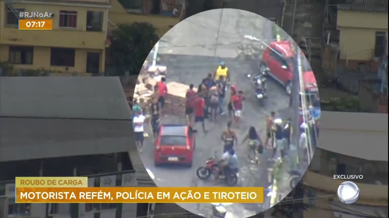 Vídeo: Caminhão com linguiças e amaciantes é furtado na zona norte do Rio