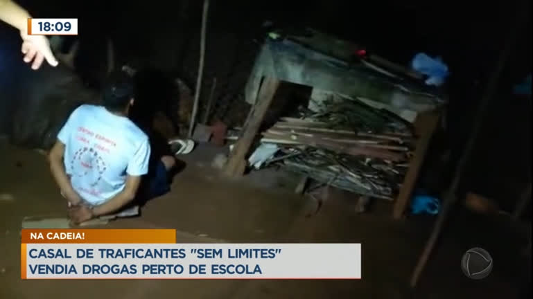 Vídeo: Polícia prende casal com 47 pedras de crack; eles vendiam as drogas atrás de escola no DF