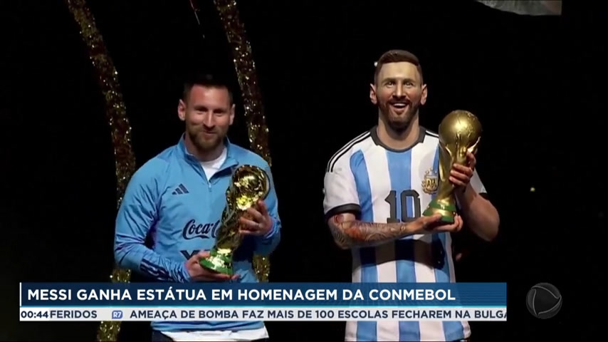 Vídeo: Messi ganha estátua em homenagem da Conmebol