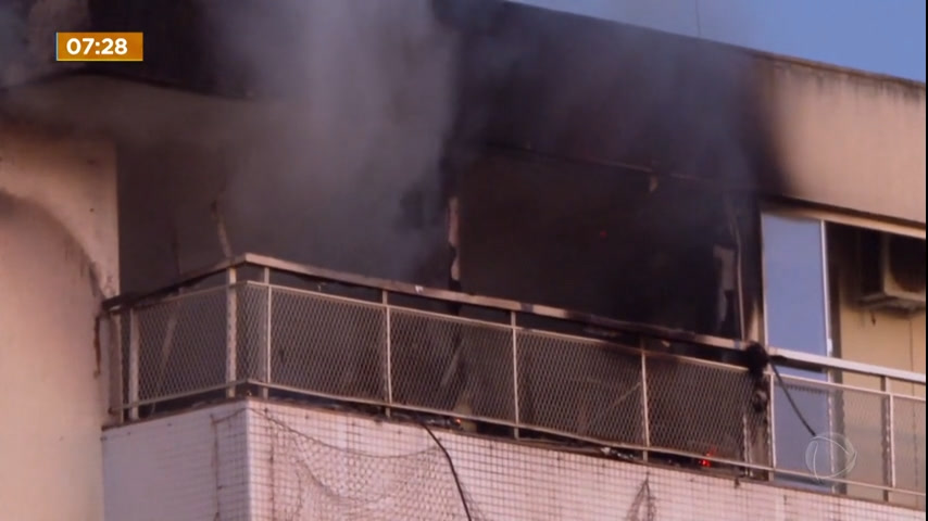 Vídeo: Corpo de Bombeiros do DF vistoria imóvel que pegou fogo no Guará II