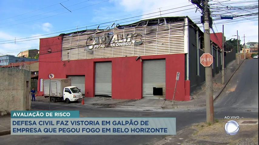 Vídeo: Defesa Civil faz vistoria em galpão de empresa que pegou fogo em Belo Horizonte