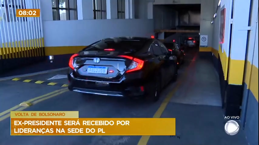 Vídeo: Ex-presidente e recebido por lideranças na sede do PL