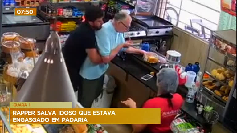 Vídeo: Vídeo: homem salva idoso de engasgo em padaria no Guará (DF)