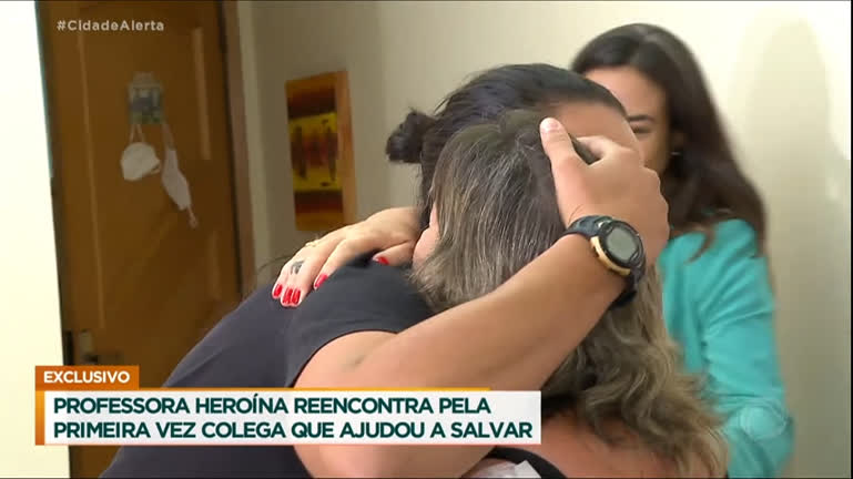 Vídeo: Professoras sobreviventes do ataque a escola em SP se reencontram