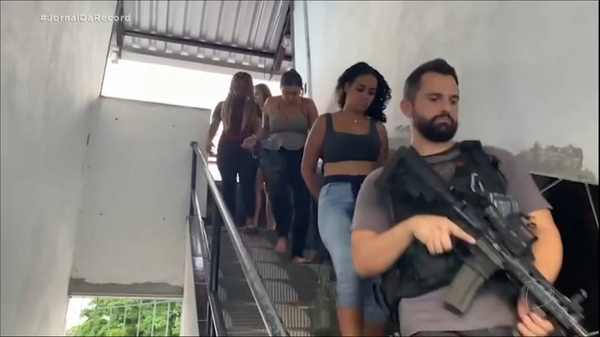 Vídeo: Mulheres presas no Rio atuavam em 'escritório' montado para aplicar golpes de falsos empréstimos