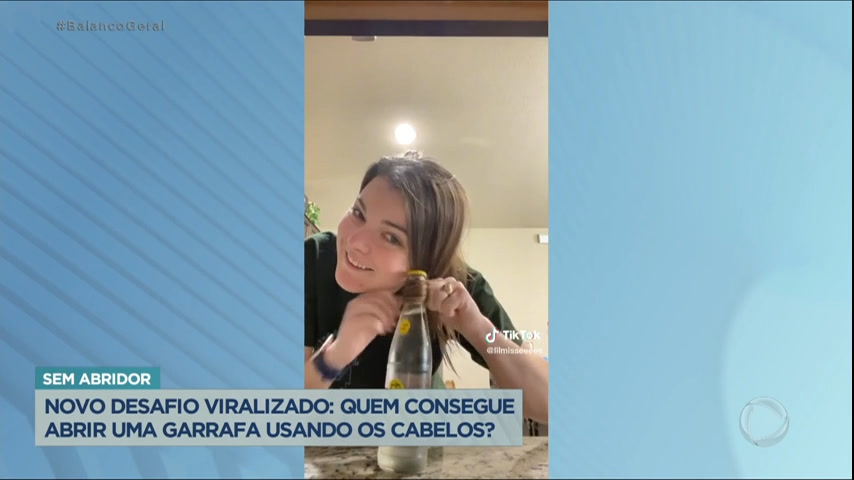 Vídeo: Mulheres participam de desafio e tentam abrir garrafa com cabelo