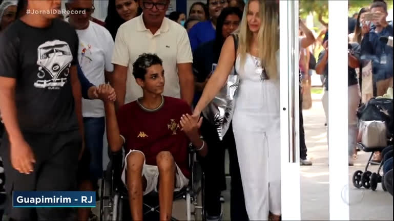 Vídeo: Minuto JR : sobrevivente de acidente que matou sete pessoas da mesma família recebe alta no Rio