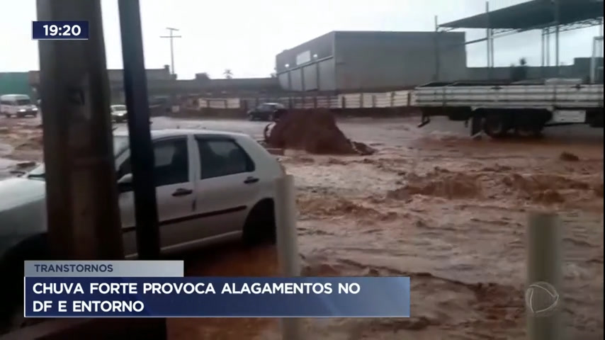 Vídeo: Chuva forte provoca alagamentos no DF e Entorno