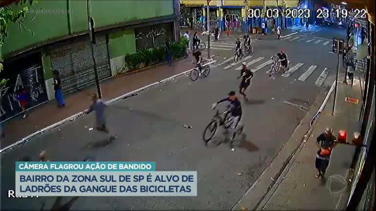 Vídeo: Gangue da bicicleta aterroriza moradores e comerciantes de bairro nobre de SP