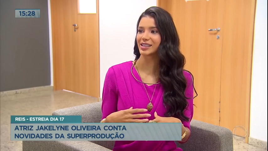 Vídeo: Atriz Jakelyne Oliveira conta novidades da série Reis