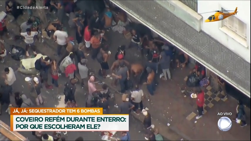 Vídeo: Flagrante: helicóptero da Record TV registra chegada de droga no centro de SP