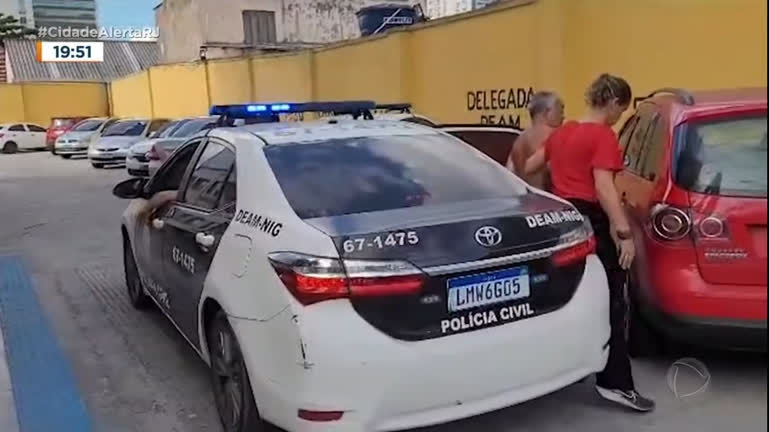 Vídeo: Mulher recebe ligação de ex com ameaças no momento em que fazia denúncia em delegacia no RJ