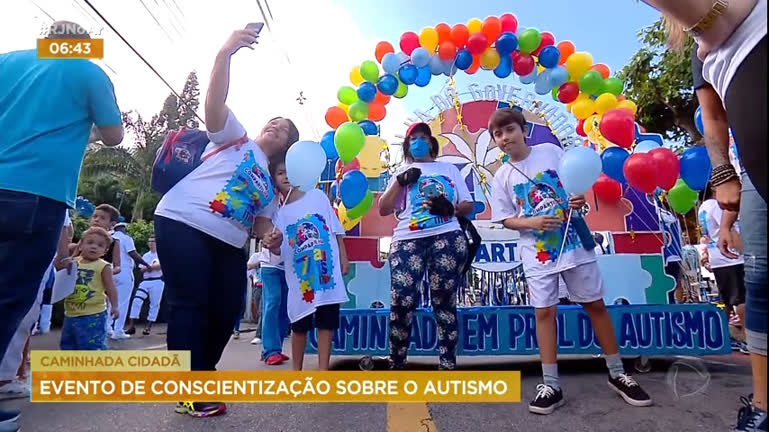 Vídeo: Centenas de pessoas participam de evento de conscientização sobre o autismo no RJ