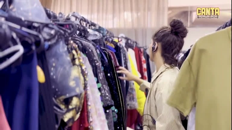 Vídeo: Bastidores: Produtores de figurino contam como montam os looks dos candidatos do Canta Comigo
