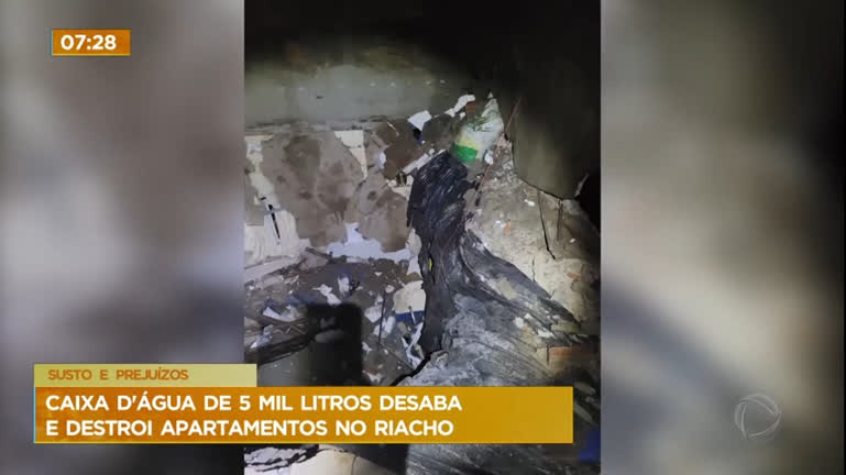 Vídeo: Caixa d'água de 5 mil litros desaba e destrói apartamento no Riacho Fundo (DF)