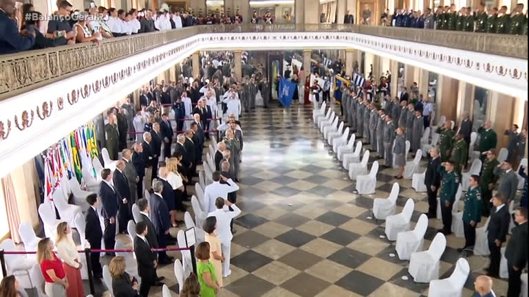 Vídeo: Autoridades são homenageadas no Dia do Exército