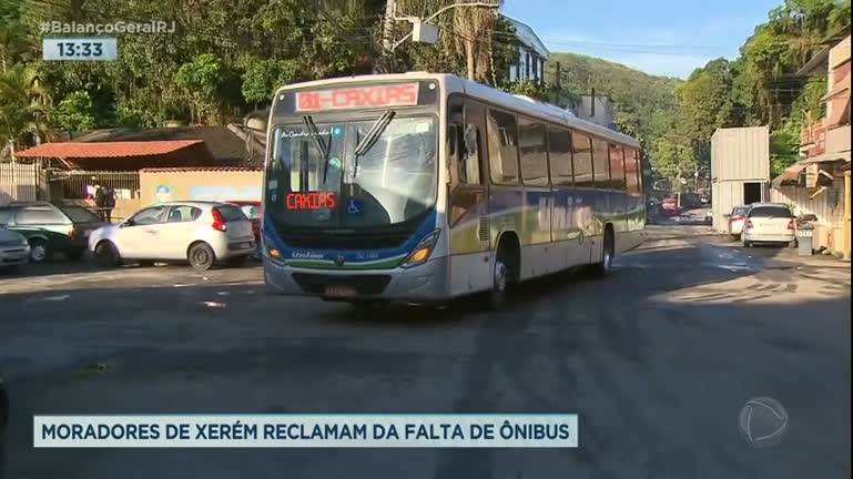 Vídeo: Moradores sofrem com falta de ônibus em Xerém (RJ)