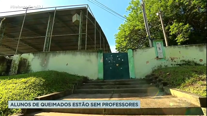 Vídeo: Alunos estão sem aulas há dois meses por falta de professores em Queimados (RJ)