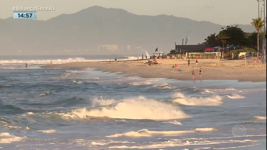 Vídeo: Após madrugada mais fria do ano, cariocas aproveitam dia de sol no feriado