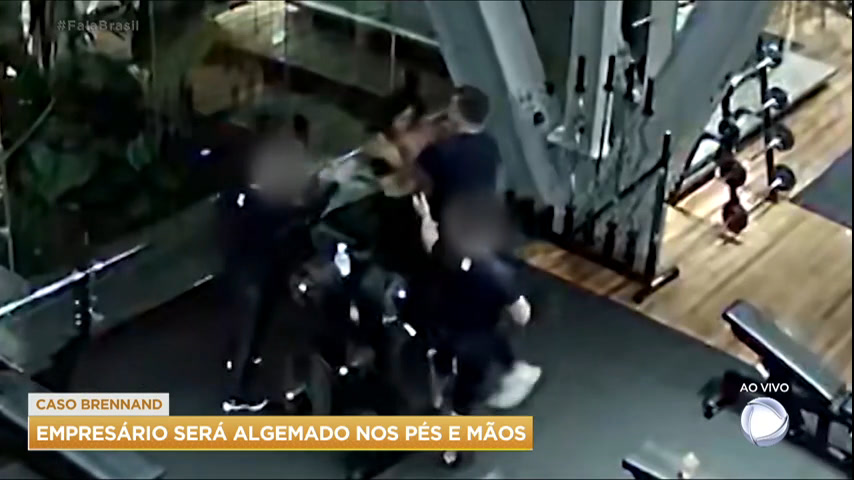 Vídeo: Thiago Brennand vai chegar ao Brasil algemado nas mãos e nos pés