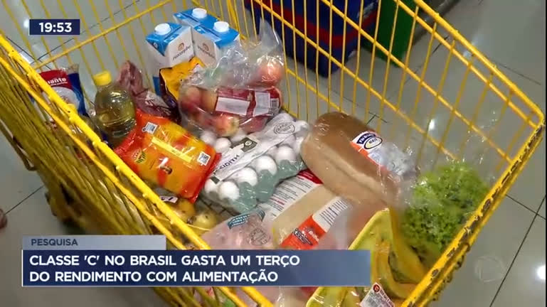 Vídeo: Classe C no Brasil gasta um terço do rendimento com alimentação