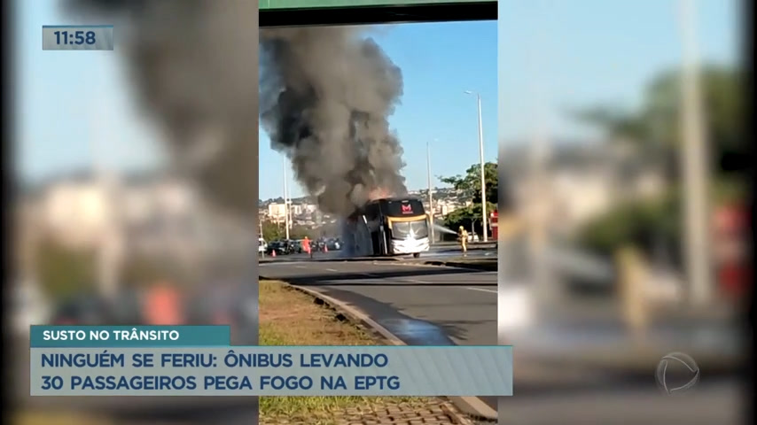 Vídeo: Ônibus levando 30 passageiros pega fogo na EPTG