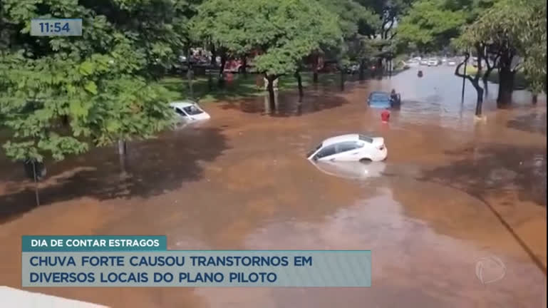 Vídeo: Chuva forte causa transtornos em diversos locais do Plano Piloto