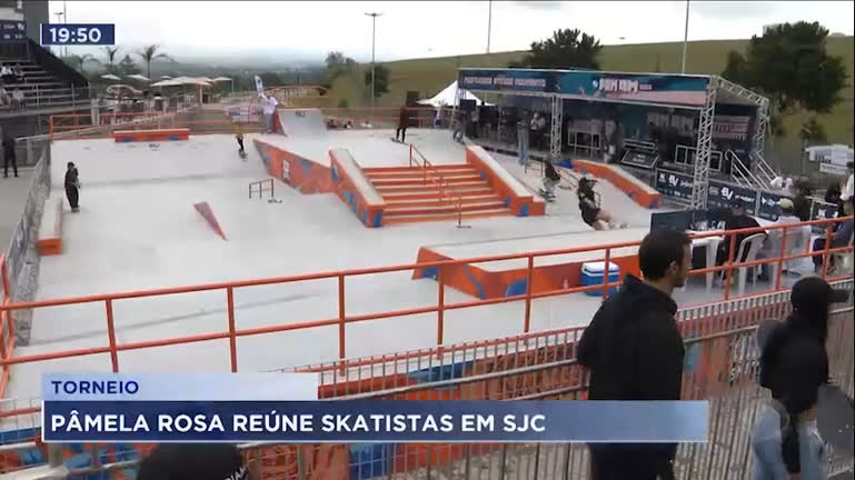 Vídeo: Pâmela Rosa inaugura nova pista de skate.