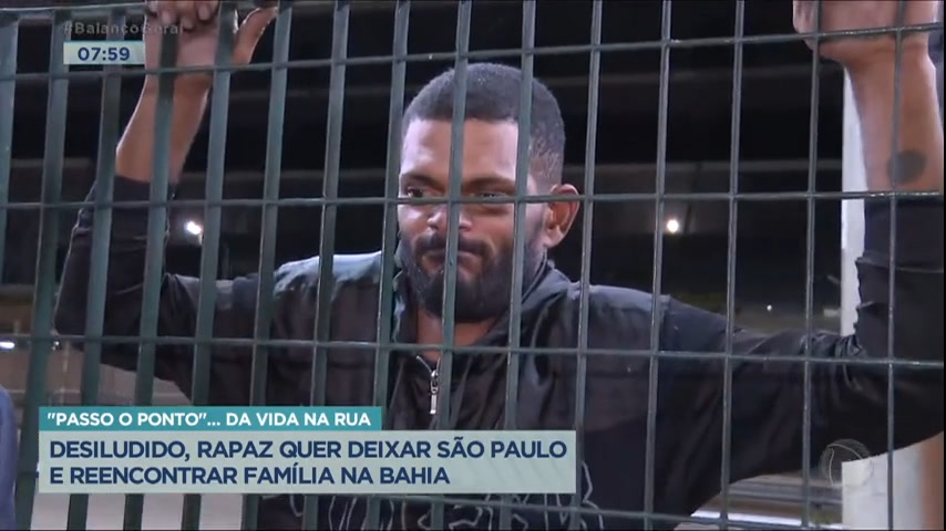 Vídeo: Homem que mora em terminal de ônibus em SP "passa o ponto" para voltar à Bahia