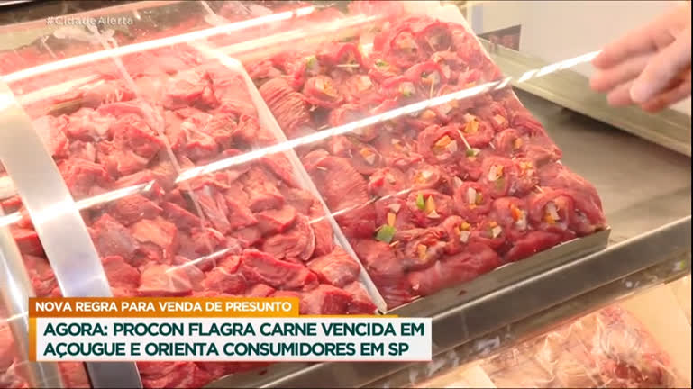 Vídeo: Patrulha do Consumidor : Procon flagra carne vencida em açougue da Grande SP