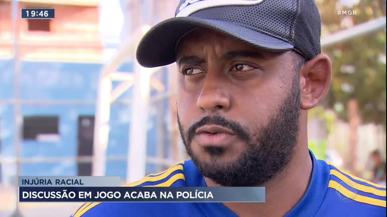 Vídeo: Homem é preso suspeito de injúria racial durante partida de futebol em Betim (MG)
