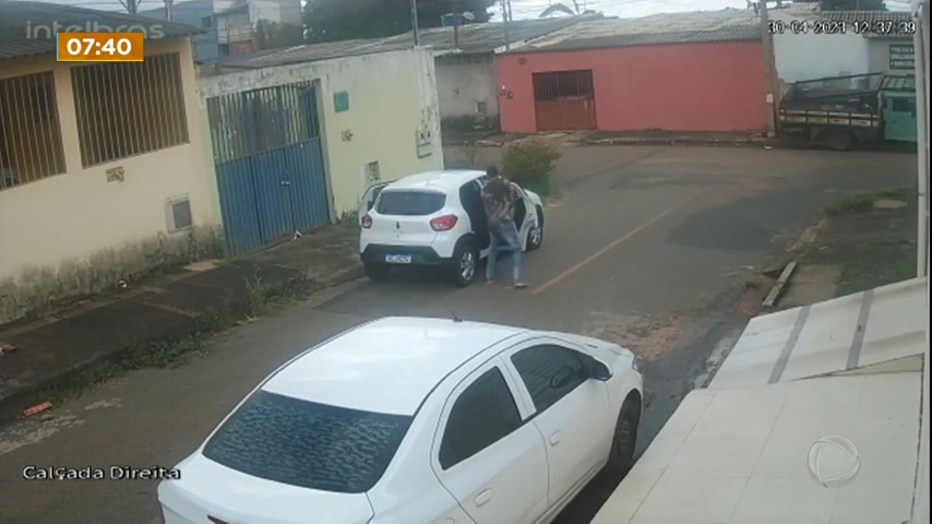 Vídeo: Motorista de aplicativo é assaltado e tem prejuízo de R$ 50 mil